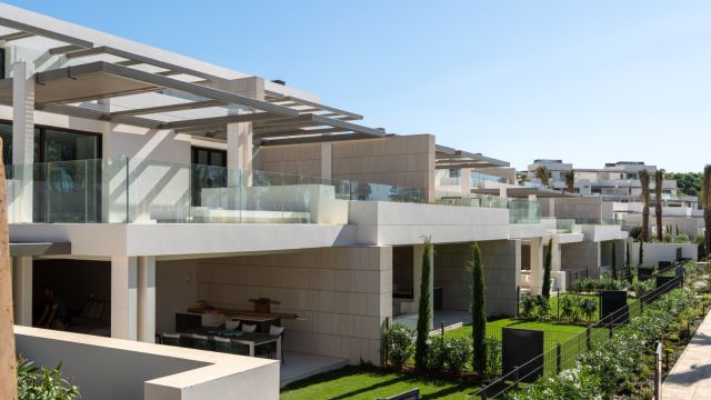 UNO MARBELLA BEACH HOUSE 8|EXCLUSIVE APARTMENT ON MARBELLA’S GOLDEN MILE ON THE BEACHFRONT