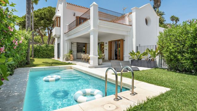 VILLA AVA |ELEGANTE VILLA INDEPENDIENTE EN NAGÜELES, MARBELLA