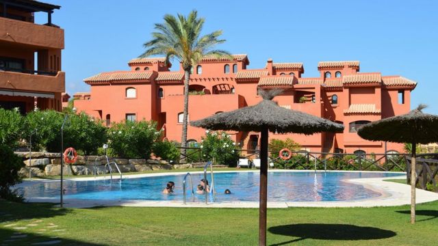 APPARTEMENT OP DE BEGANE GROND IN BUENAS NOCHES, ESTEPONA