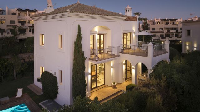 VILLA PINOT | INDRUKWEKKENDE LUXE VILLA IN ESTEPONA MET ZEEZICHT