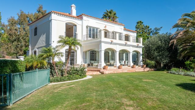 ELEGANTE VILLA ANDALUZA EN VEGA DEL COLORADO, BENAHAVÍS