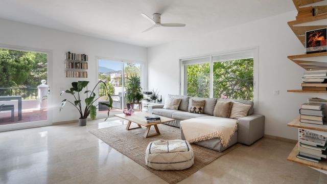 ENCINAS | RUIME FRONTLINE GOLF GESCHAKELDE WONING IN LA QUINTA, BENAHAVÍS