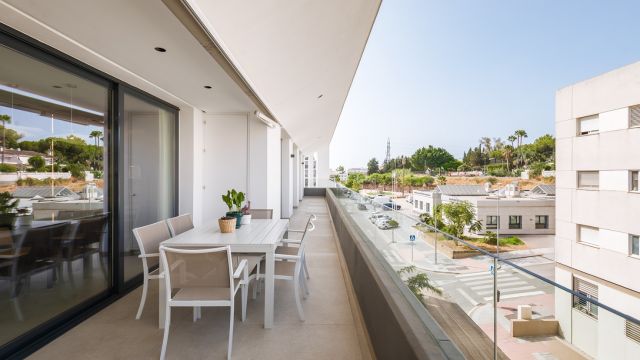 ÁTICO CONTEMPORÁNEO CON GRAN SOLÁRIUM EN SAN PEDRO DE ALCÁNTARA