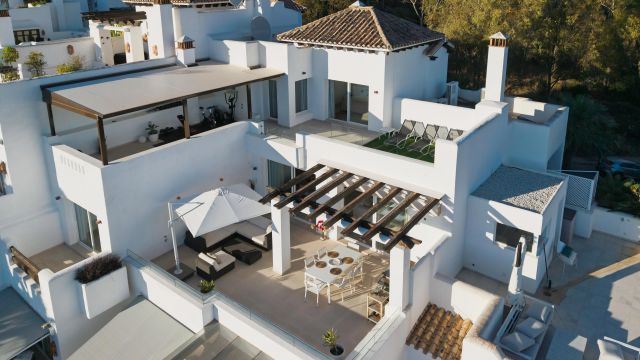 PENTHOUSE LAS TORTUGAS | ÁTICO DE LUJO CON VISTAS PANORÁMICAS EN NUEVA ANDALUCÍA, MARBELLA