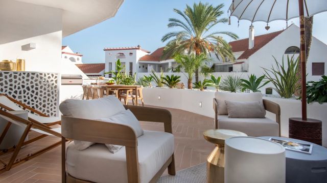 APARTMENT ELARIS | IMPRESSIVE RENOVATED APARTMENT IN NUEVA ANDALUCÍA, MARBELLA