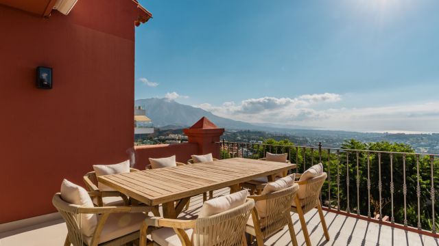 PENTHOUSE MONTE LUZ | ELEGANT DUPLEX PENTHOUSE IN LA QUINTA, BENAHAVÍS