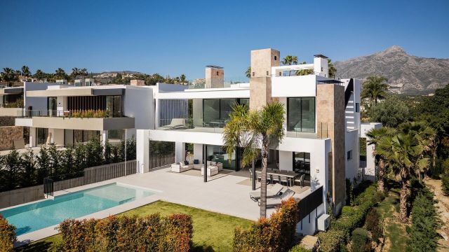 VILLA ALBA | ZEITGENÖSSISCHE VILLA IN LOS NARANJOS, NUEVA ANDALUCÍA