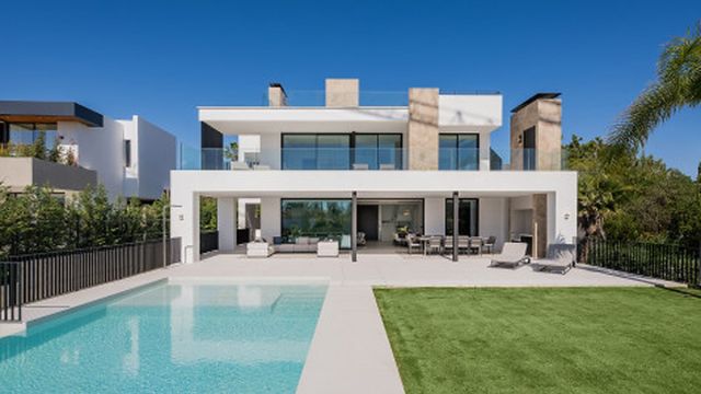 VILLA ALBA | CONTEMPORAINE VILLA IN LOS NARANJOS, NUEVA ANDALUCÍA
