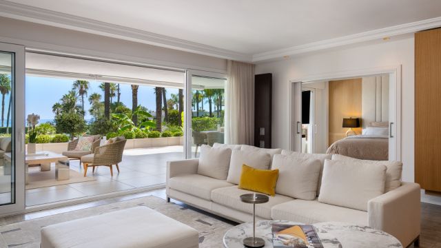 APARTMENT LOS GRANADOS | LUXE GERENOVEERD APPARTEMENT MET ZEEZICHT IN LOS GRANADOS, PUERTO BANÚS