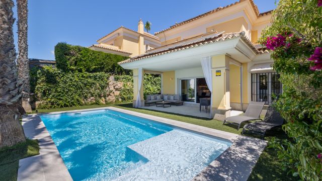 SANTA CLARA | ELEGANTE DOPPELHAUSHÄLFTE IN SANTA CLARA, MARBELLA OST