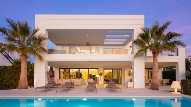 LOS OLIVOS 5 | MODERN MASTERPIECE WITH PRIME LOCATION IN NUEVA ANDALUCÍA