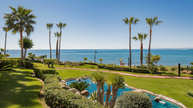 CABO BERMEJO RENO | EXCLUSIEF WONEN AAN HET STRAND MET ONONDERBROKEN UITZICHT OP GIBRALTAR AAN DE NIEUWE GOUDEN MIJL