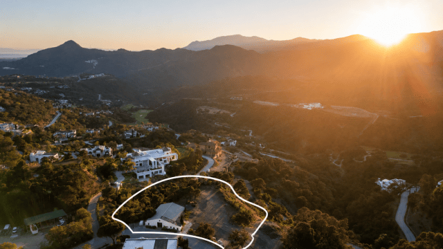 EXCLUSIVE PLOT IN LA ZAGALETA WITH SEA AND NATURE VIEWS