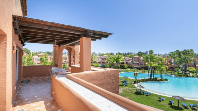 ALHAMBRA DEL GOLF | ELEGANTE ÁTICO EN GUADALMINA BAJA