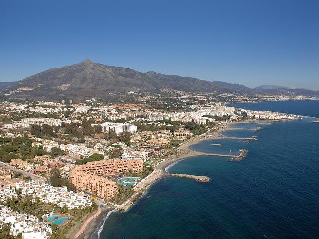 Die Goldene Meile von Marbella: Schnelle Übersicht über exklusive Immobilien und Wohnanlagen