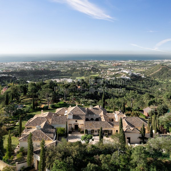 Unique grand estate with panoramic views