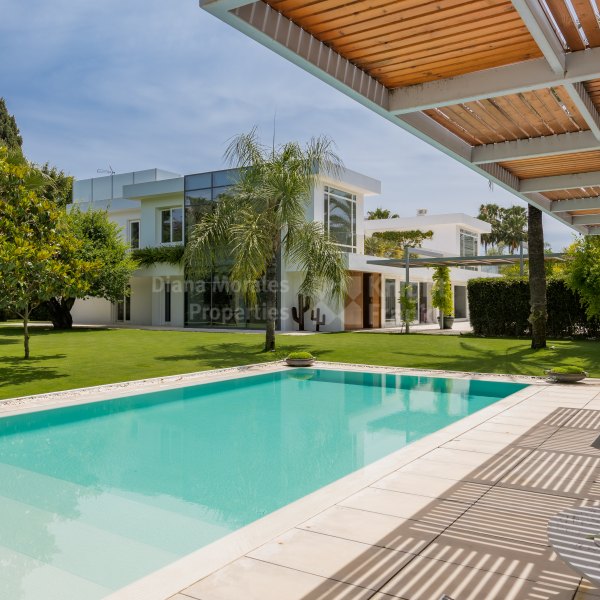 Captivating refurbished villa in beachside Guadalmina