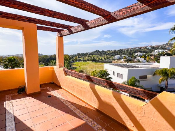 Benahavis, penthouse with golf views in Las Lomas del Conde Luque