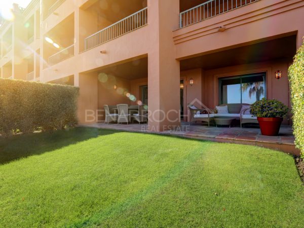 Apartment with sea views in Los Flamingos, Benahavis