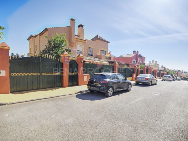 Pareada familiar en Bellavista, Marbella Este