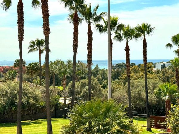 Semi-detached house with sea views in Santa Clara Golf, Marbella