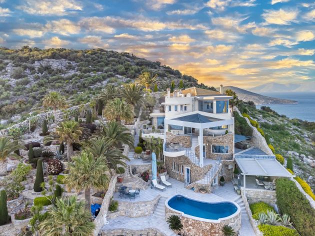 Villa in DIKASTIKA, GRIEKENLAND, Egeïsche oase met uitzicht op schiereiland nabij Athene