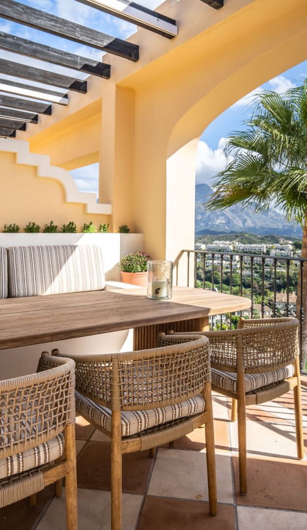 Penthouse with Panoramic Views of Sea, Mountains, and Golf in La Quinta