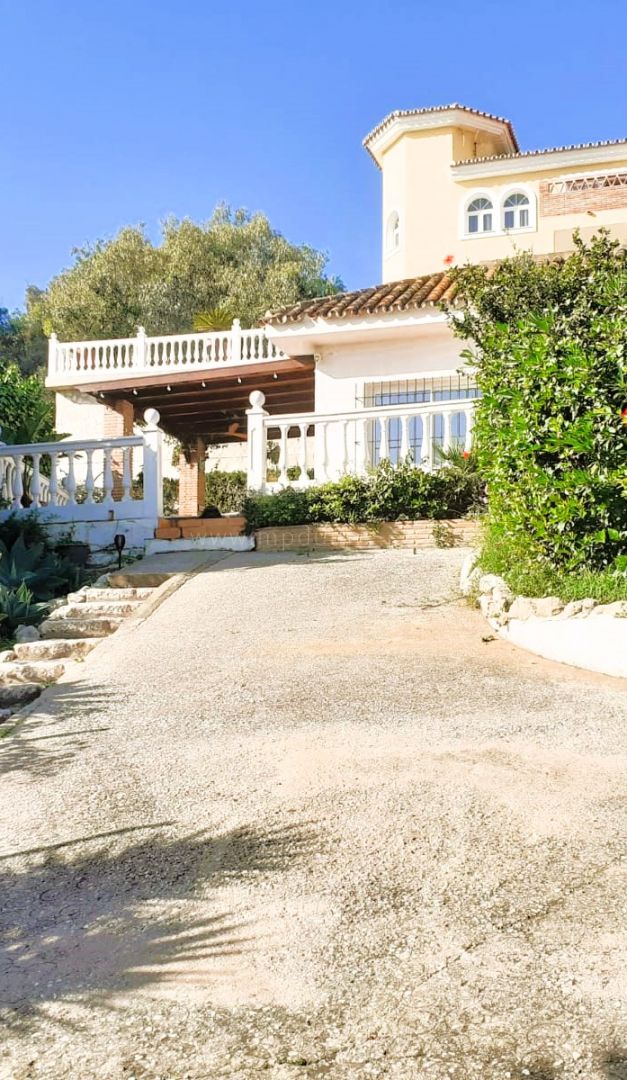 Oportunidad de Reforma de Villa cerca de la playa La Cala de Mijas