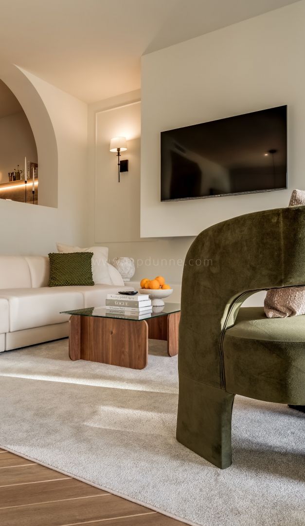 Elegant 4-Bedroom Townhouse in Los Potros