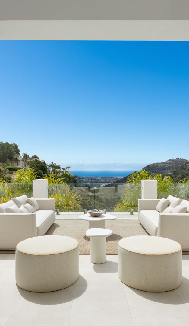 Elegante Villa im Andalusischen Stil mit Meerblick in El Madroñal