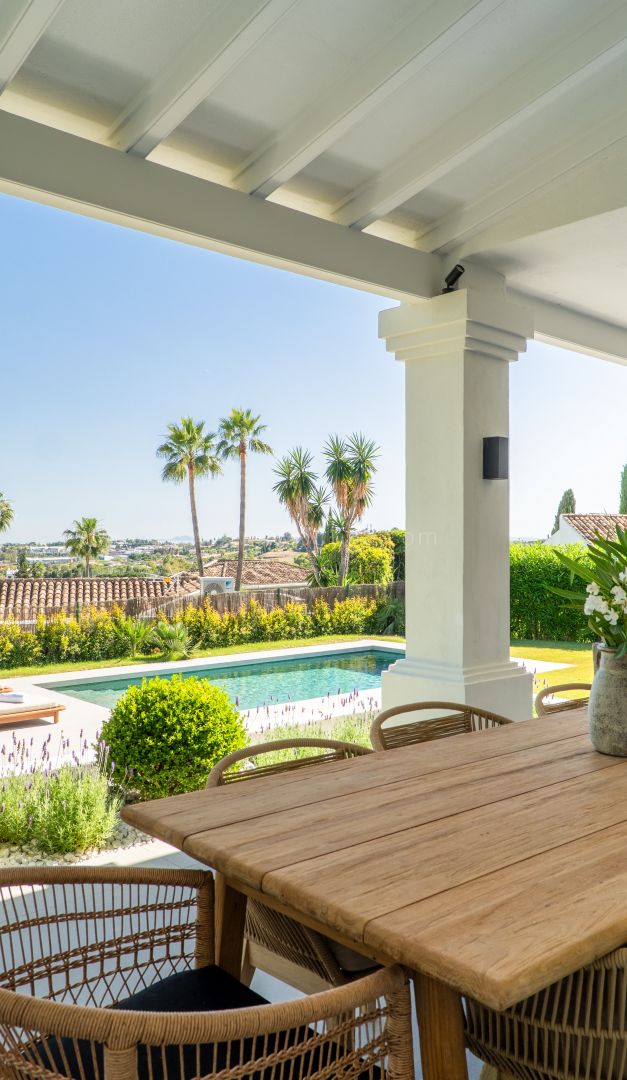 Five Bedroom Villa with Sea Views in Nueva Andalucía