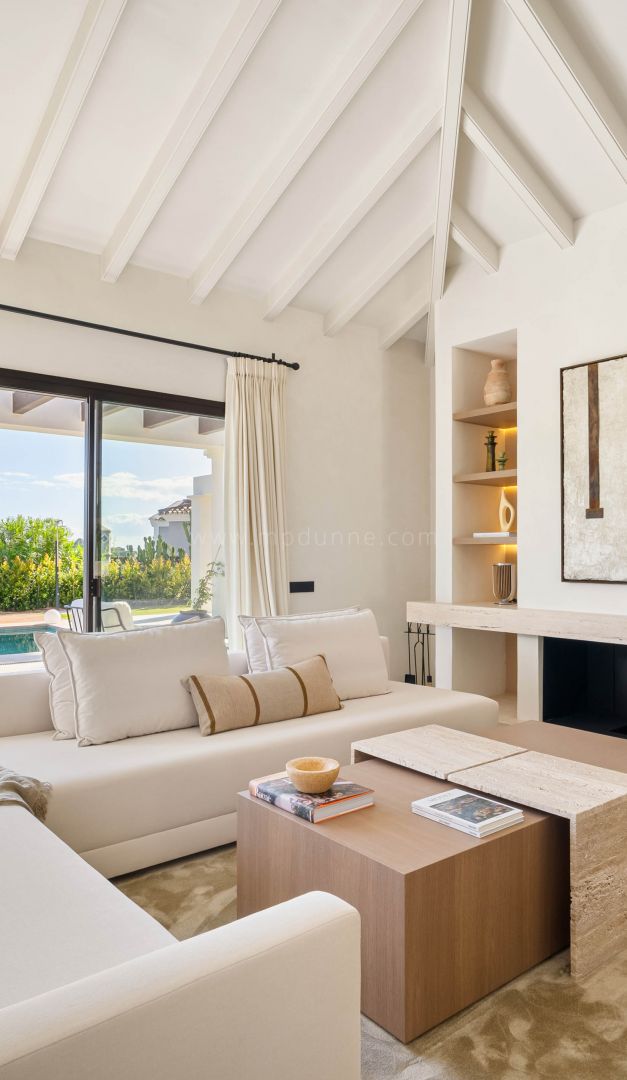 Moderne ebenerdige Villa mit Meerblick in Nueva Andalucía