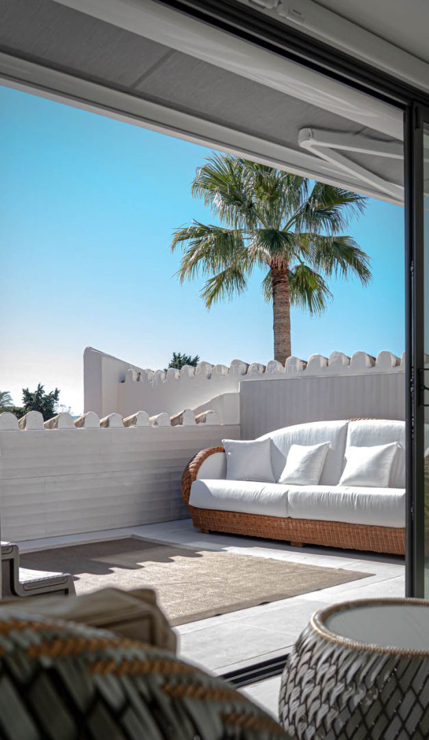 Modern Beachside Villa in El Paraiso Barronal, Marbella