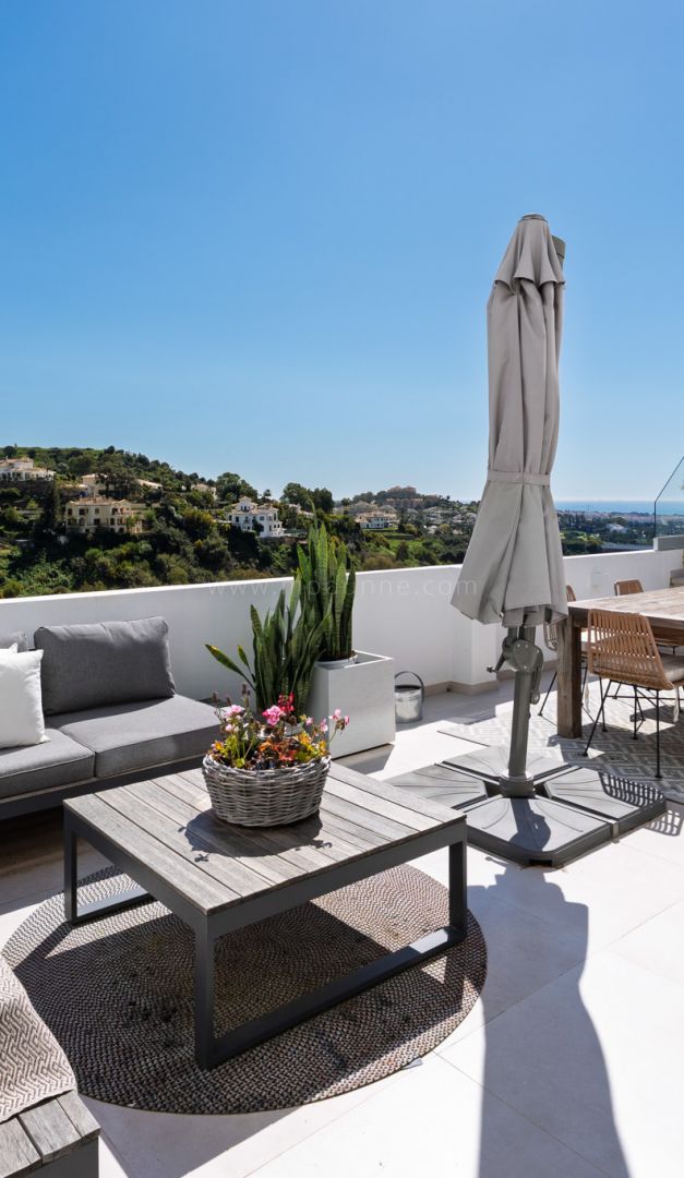 Duplex Penthouse with Panoramic Views in La Quinta