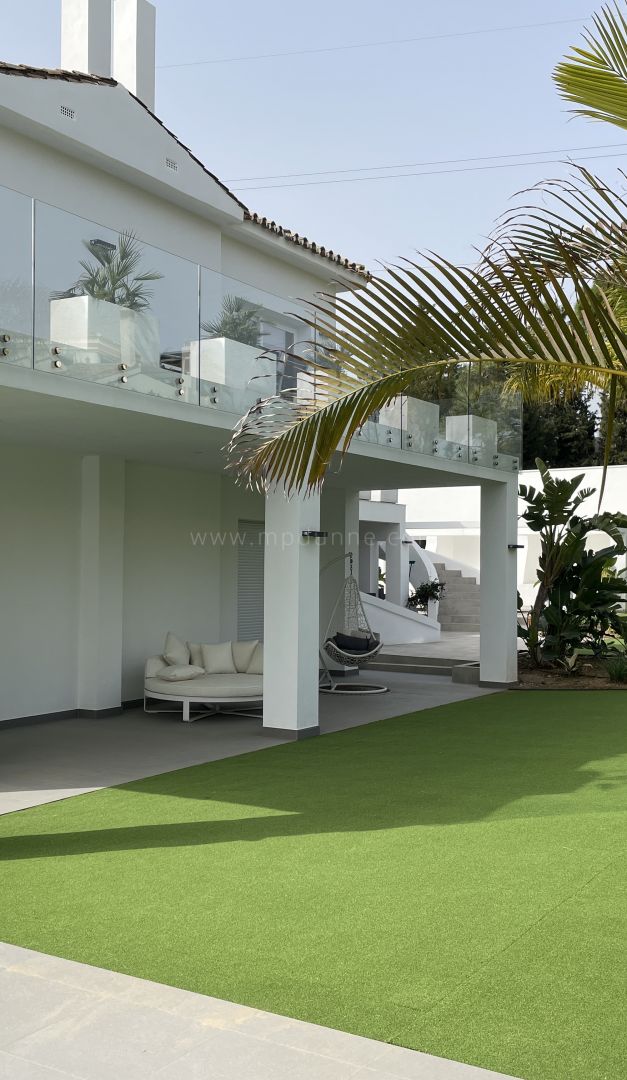 Zehn-Schlafzimmer-Villa in Nueva Atalaya, Estepona