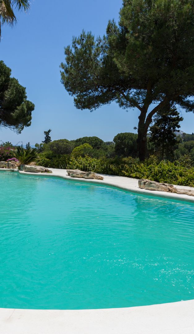 Villa Classique de Cinq Chambres avec Vue Mer sur le Golf de Rio Real, Marbella Est