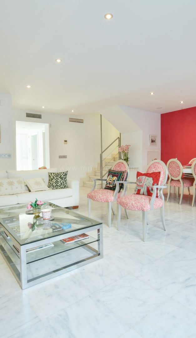 Strandhaushälfte mit Panoramablick an der Goldenen Meile von Marbella