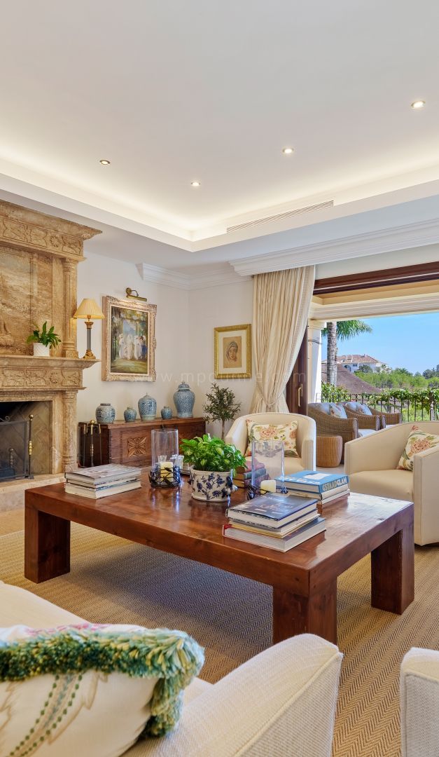 Villa Andaluza con Vistas al Mar en Las Lomas del Marbella Club
