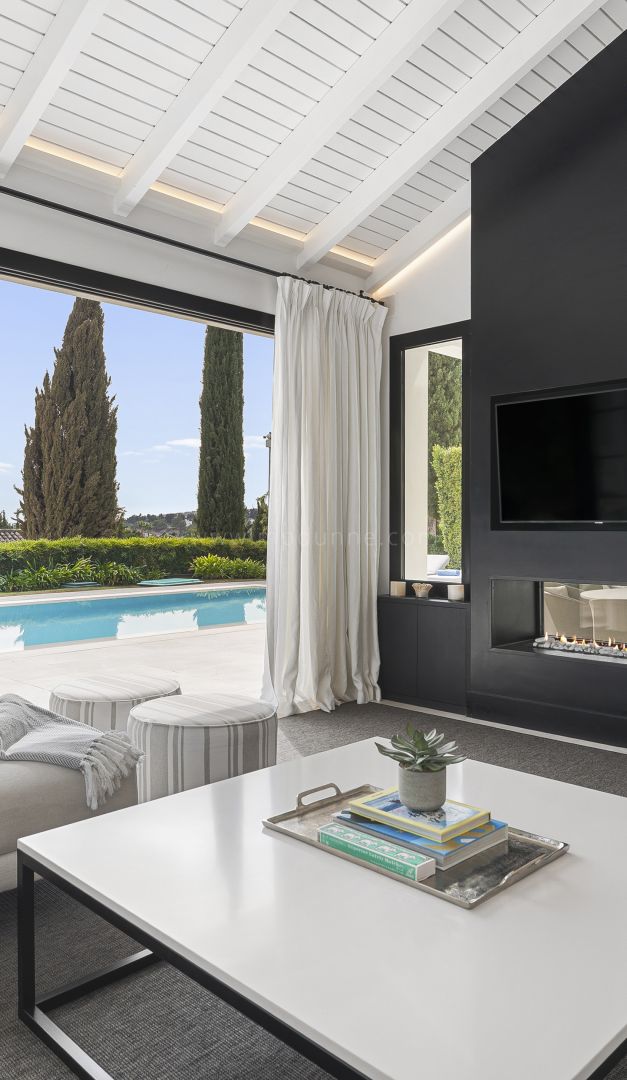 Villa Moderna con Vistas Panorámicas en Los Naranjos Golf Marbella