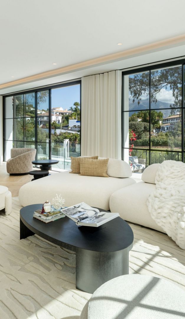 Villa Skyfall – Lujo Moderno en Primera Línea de Golf en La Quinta