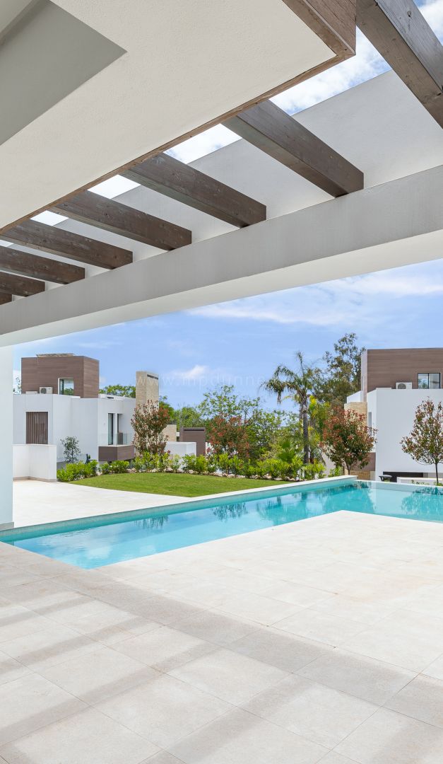 Moderne Vier-Zimmer-Villa in der Nähe der Goldenen Meile von Marbella