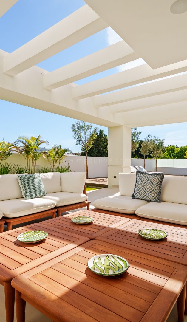 Villa Moderna Frente al Mar en Linda Vista, San Pedro de Alcántara