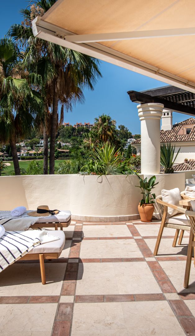 Penthouse Duplex avec Vues Panoramiques sur le Golf à Las Alamandas, Nueva Andalucía