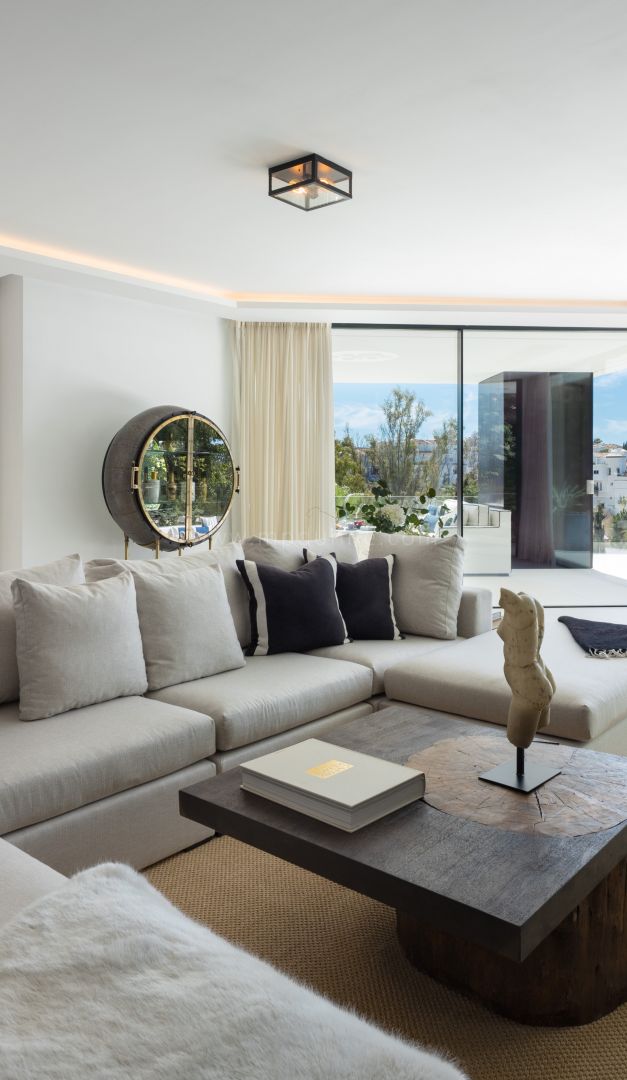 Moderne Villa mit Mittelmeerblick in El Herrojo, Benahavís