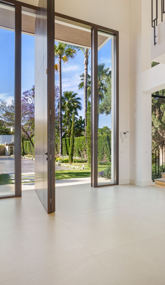 Modern Villa with Golf Views in Los Naranjos