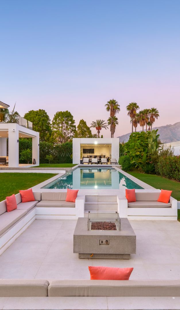 Moderne Villa mit Pool und grosszügigen Freizeitbereichen in La Quinta