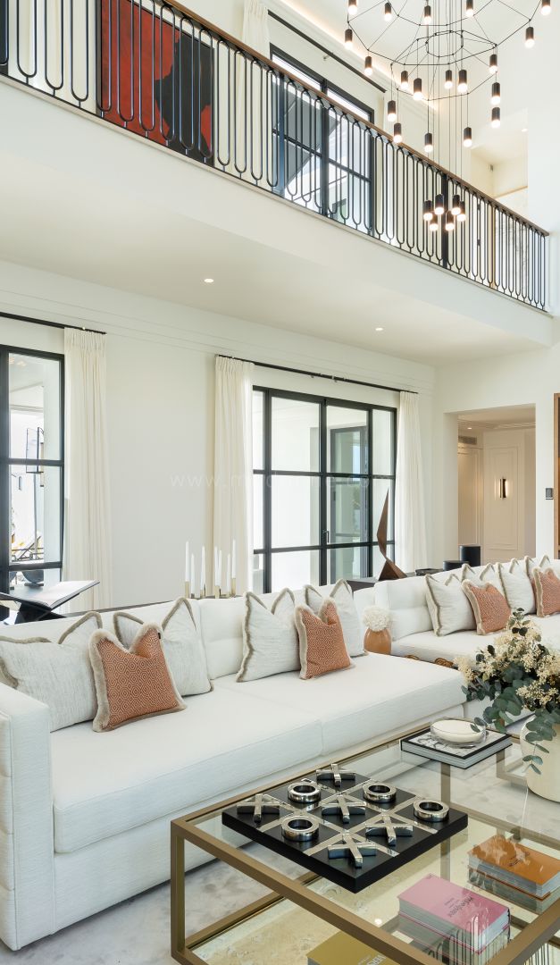 Modern Luxury Villa with Mediterranean Views in Cascada de Camoján