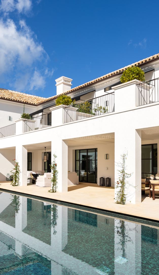 Moderne Luxusvilla mit Mittelmeerblick in Cascada de Camoján