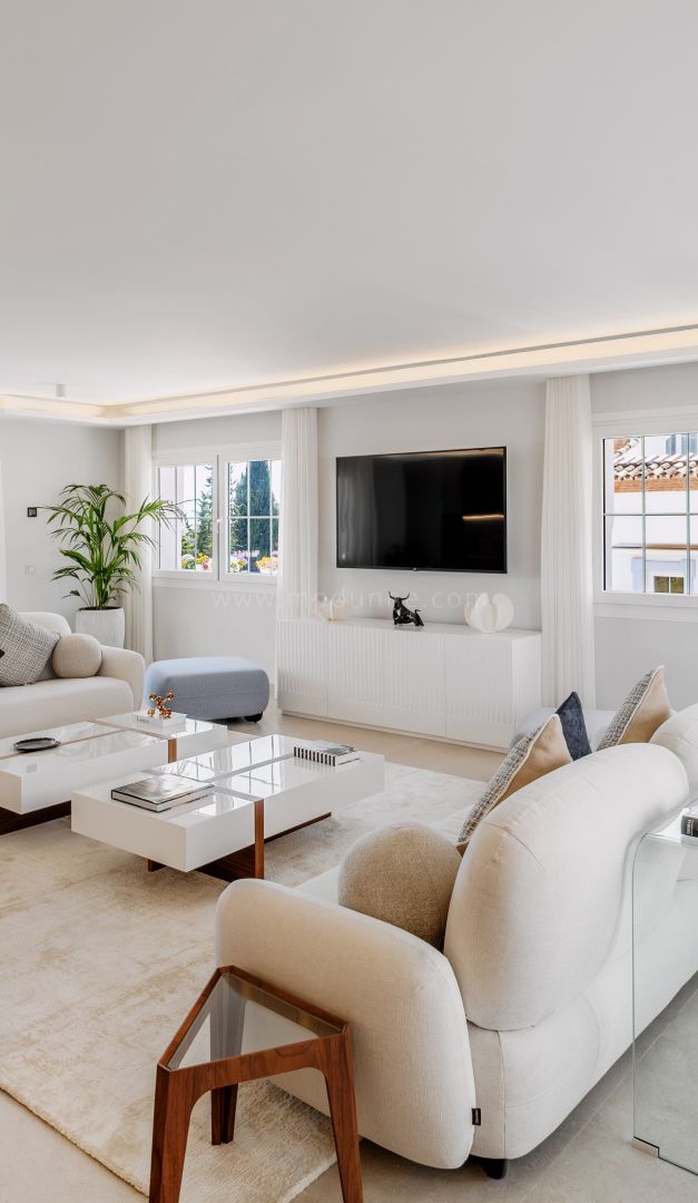 Duplex Penthouse with Mountain Views in Nueva Andalucía