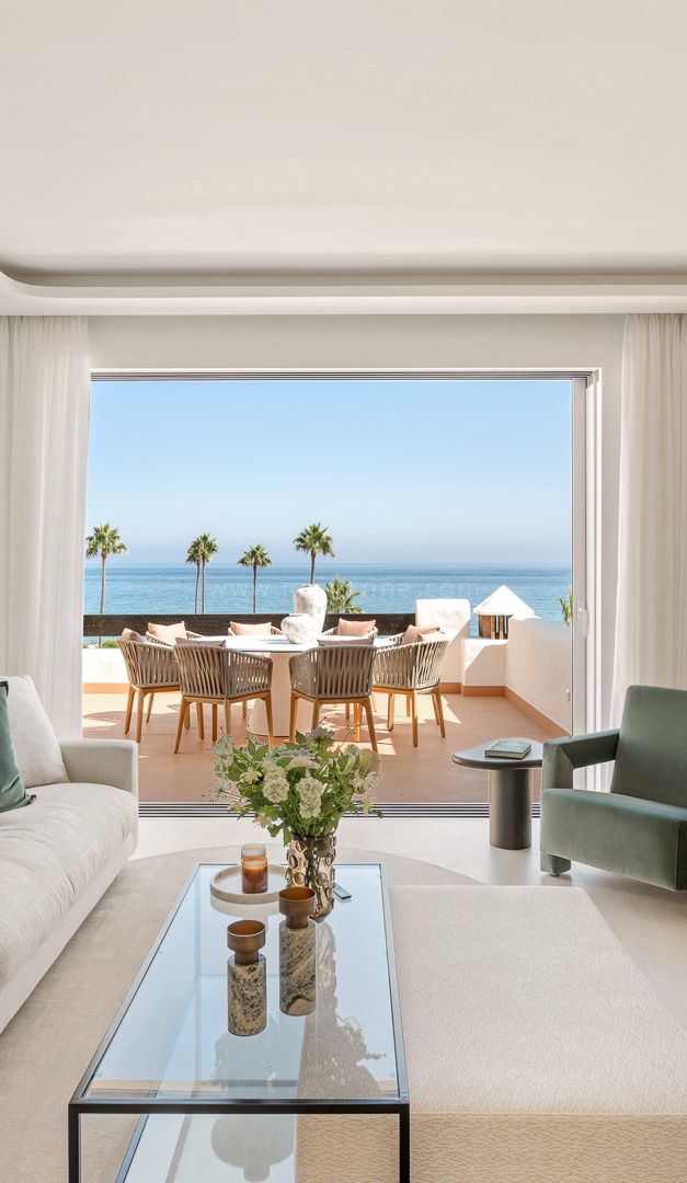 Ático de Lujo en Primera Línea en Bahía del Velerín, Estepona